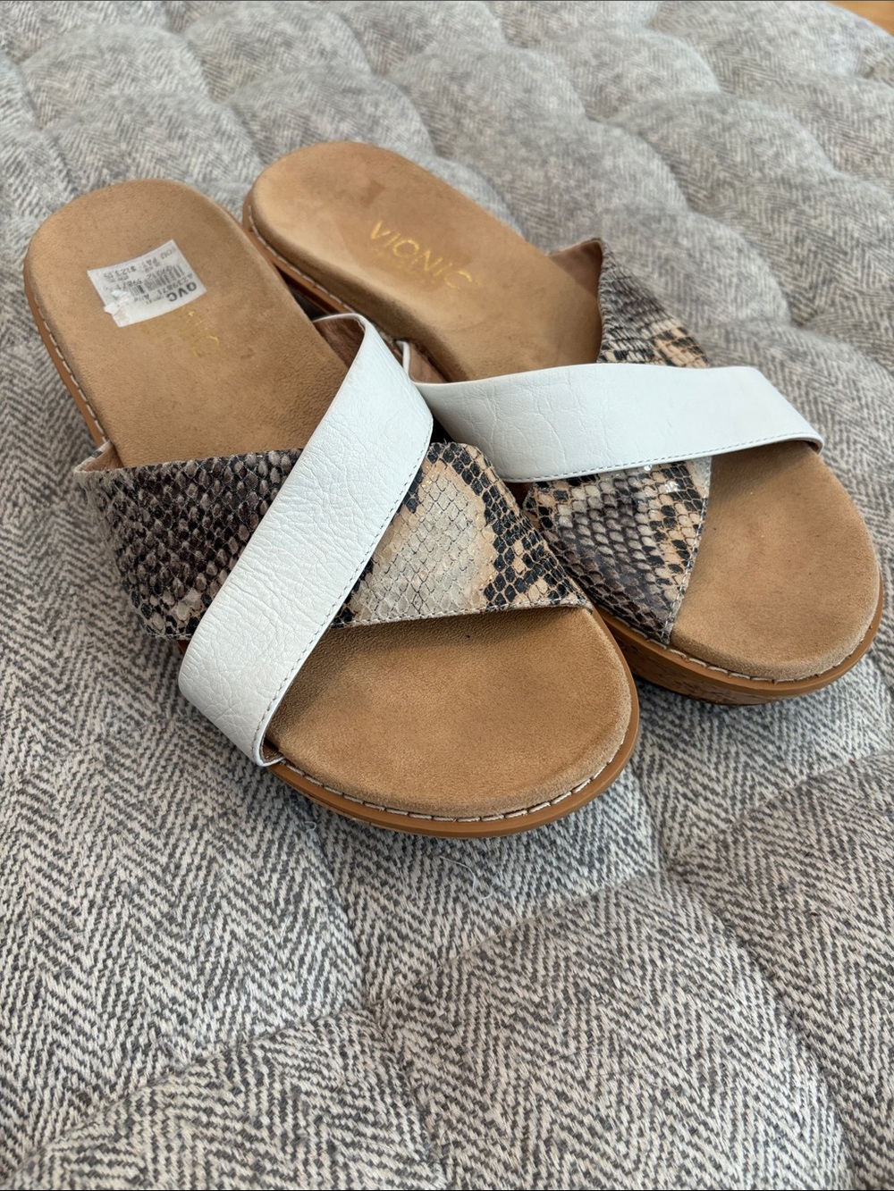 Vionic Montego leather wedge sandals size 8